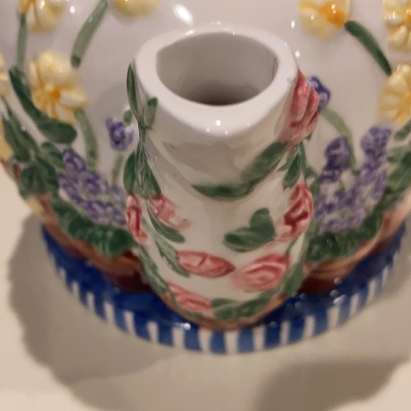 Tea Pot With Floral Garden - Picture 4 of 7
